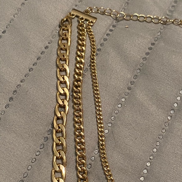 Three (3) layer fake gold necklace - Picture 2 of 3